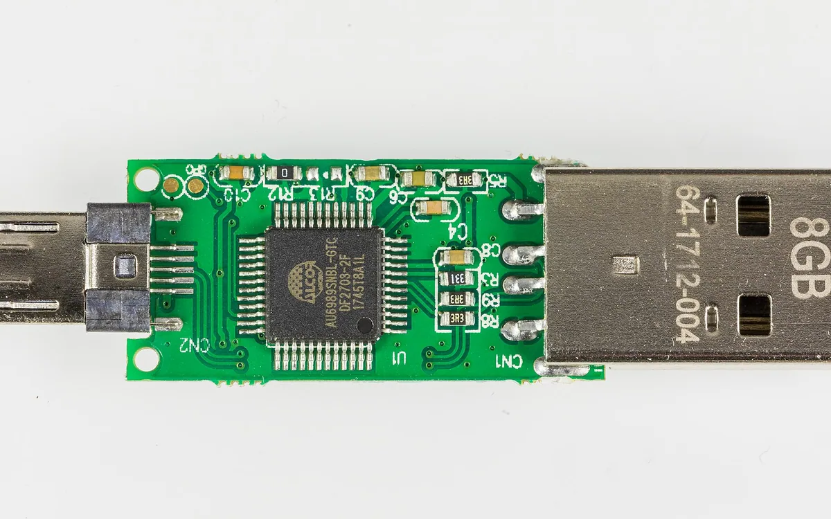 8 GB USB flash drive with USB A and Micro USB connector-8621