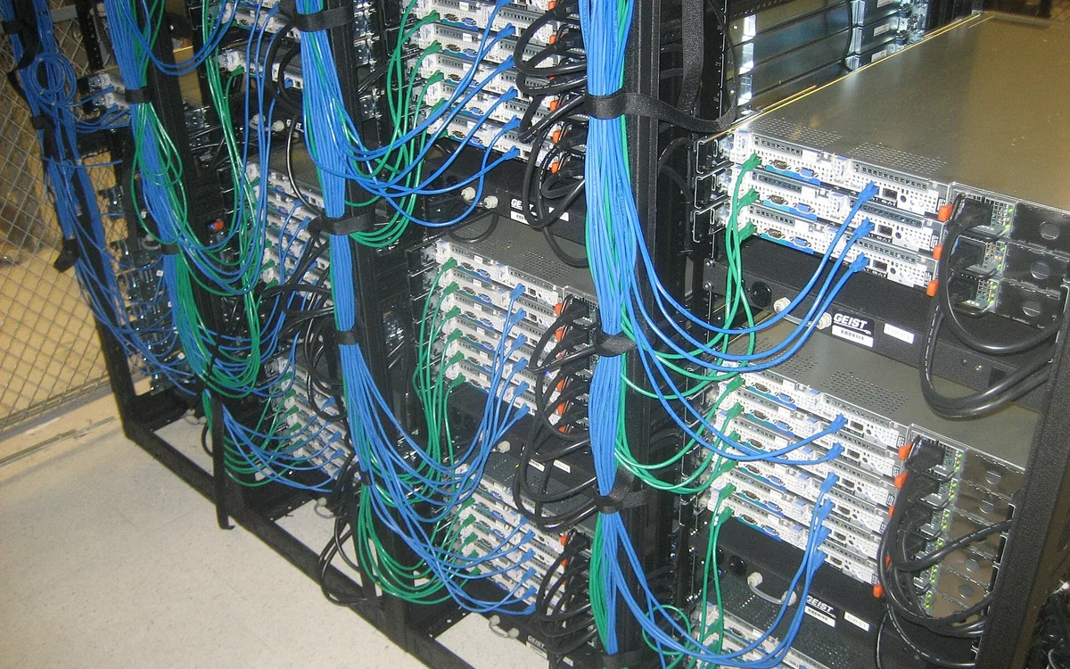 Wikimedia Tampa fall 2007 cabling